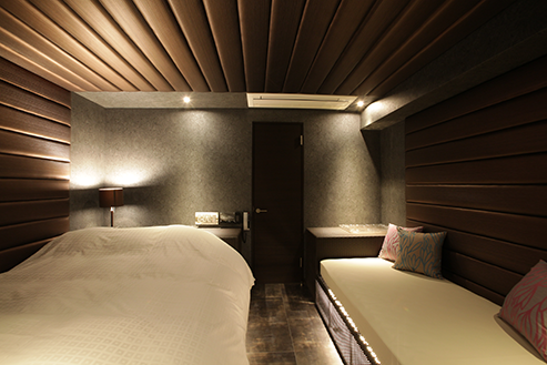 403号室 mocomoco 木目のようなモコモコがベッドルームを覆うお部屋